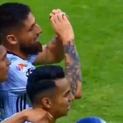 La volea perfecta que hizo héroe a Jeraldino en su debut en Atlas