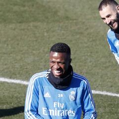 Rivaldo avisa al Barça sobre Benzema y alaba a Vinicius