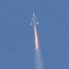 How many days did it take to land on the moon? What time of day was when it happened?