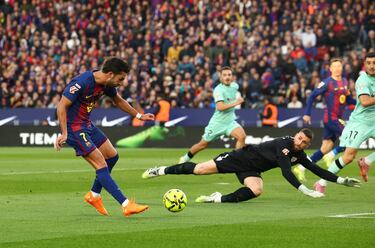 Ferran Torres marca el 2-0 al Athletic Club. 