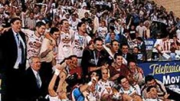 <b>CAMPEONES.</B> Cinco años después de su último triunfo en Liga, El Pozo Murcia volvió a festejar un título.