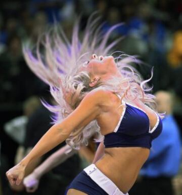 Las cheerleaders de los Dallas Mavericks animaron el triunfo de su equipo ante los Pacers.