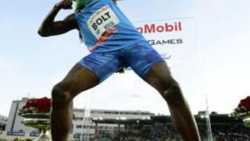 Bolt volvió a arrasar a Powell