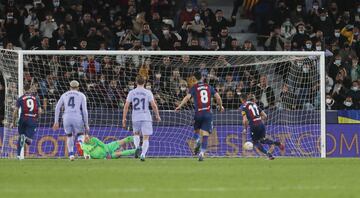 Morales anotó el 1-0 de penalti.
