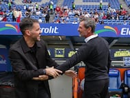 Nicolas Larcamon head coach of Cruz Azul and Diego Cocca head coach of Atlas during the 2nd round match between Cruz Azul and Atlas as part of the Liga BBVA MX, Torneo Clausura 2026 at Cuauhtemoc Stadium, on January 14, 2026 in Puebla, Mexico.