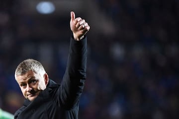 Manchester United's Norway's coach Ole Gunnar Solskjaer gives a thumb up at the end of the UEFA Champions League group F football match between Atalanta and Manchester United at the Azzurri d'Italia stadium, in Bergamo, on November 2, 2021. (Photo by Marc