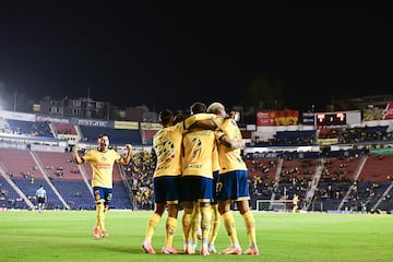 América festeja un gol en un estadio de la Ciudad de los Deportes casi vacío.