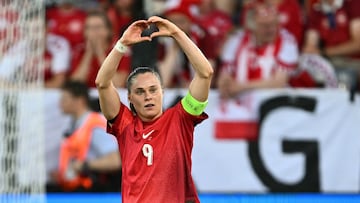 Poland's forward #09 Ewa Pajor celebrates after scoring the second goal of the match during the UEFA Women's Euro 2025 Group C football match between Poland and Denmark at the Allmend Stadion Luzern in Lucerne on July 12, 2025. (Photo by Fabrice COFFRINI / AFP)