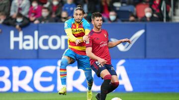 PAMPLONA, SPAIN - MARCH 19: David Garcia of CA Osasuna is challenged by Martin Caceres of Levante during the LaLiga Santander match between CA Osasuna and Levante UD at Estadio El Sadar on March 19, 2022 in Pamplona, Spain. (Photo by Juan Manuel Serrano A