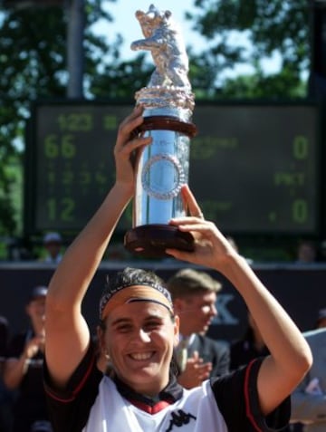 En el 2000 Conchita Martínez se proclamó campeona del Torneo de Berlín al vencer a la sudafricana Amanda Coetzer por 6-1 6-2.