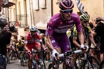 Decimosegunda etapa entre Cuneo y Pinerolo de 156 km. Arnaud. Demare.