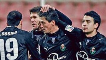 <b>ESPERANZADOS. </b>Los jugadores del Valladolid están convencidos de poder remontar en Zorrilla.