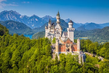 El castillo de Neuschwanstein fue elegido por Walt Disney como modelo para el dise?o del castillo de la Bella Durmiente de Disneyland.