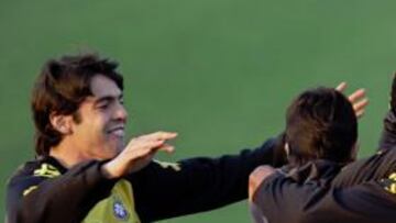 <b>¿AL QUIRÓFANO?</b> La vuelta de Kaká será observada con lupa después de conocerse que podría pasar por el quirófano tras el Mundial. Las molestias le siguen perjudicando al madridista, aunque en apariencia está muy feliz.