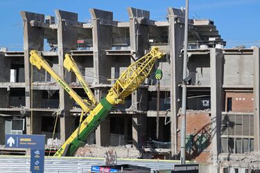 Algunas de las características del nuevo estadio del Barcelona serán: el estadio y su entorno estará abierto e integrado el barrio y en la ciudad, los 105.000 aficionados estarán bajo cubierto,  mantiene el carácter abierto y mediterráneo y Transformará el patrimonio en una experiencia Barça.
