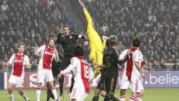 <b>IMBATIDO. </b>Adán cuajó una buena actuación y logró mantener la portería a cero, aunque tuvo que emplearse a fondo en más de una ocasión.