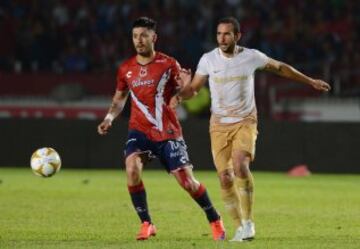 Se pelea duro el balón durante la segunda parte