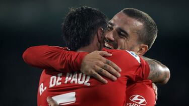 De Paul y Griezmann celebran un gol del Atlético.