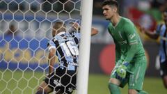 Los cruzados jugaron un p&eacute;simo partido en Porto Alegre y cayeron frente a Gremio, que se instal&oacute; en la pr&oacute;xima ronda. La UC seguir&aacute; en competencia internacional.