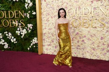 Mikey Madison posa durante la alfombra roja de los Globos de Oro 2025 celebrados en el Hotel Beverly Hilton de los Ángeles.
 