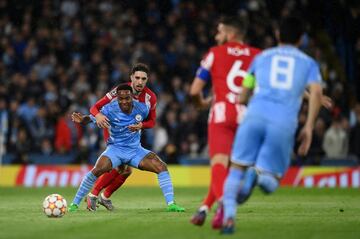 Raheem Sterling y Šime Vrsaljko.