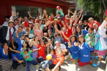 Los niños del Colegio "Con todo el Corazón" recibieron a la ministra y diversos deportistas.