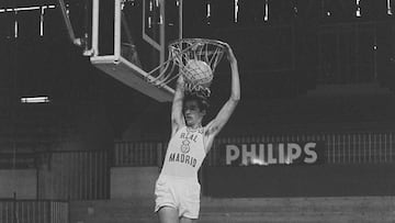 Jugó en el Real Madrid hasta 1987 con 35 años