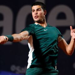 Alcaraz saca de quicio a Tsitsipas y busca su primer Godó