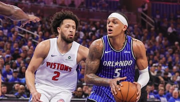 Paolo Banchero (Orlando Magic) es defendido por Cade Cunningham (Detroit Pistons) en el cuarto partido de la primera ronda de 2026.