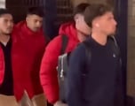 Alexis y Suazo regresan a Sevilla tras una nueva derrota y así son recibidos por los hinchas: una escena que evidencia la crisis