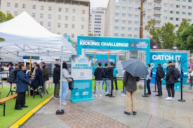 La Plaza de España de Madrid acoge la Fan Zone de los Miami Dolphins. 