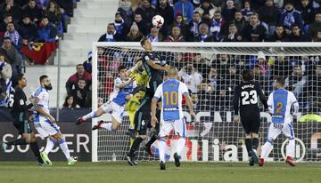 Marcos Llorente mandó el balón al larguero de su portero, Quico Casilla.lla.