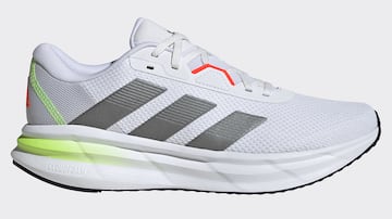 Adidas Galaxy 7 blancas para hombre.