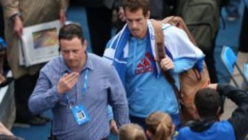 Andy Murray abandona las instalaciones del Queen's Club en Londres, en el que supuso su regreso al circuito tras ausentarse de Roland Garros.