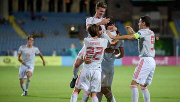 Spain's players celebrate a goal scored by midfielder Ferran Torres during the 2019 UEFA European Under-19 Championship final football match between Portugal and Spain in Yerevan on July 27, 2019. (Photo by KAREN MINASYAN / AFP)