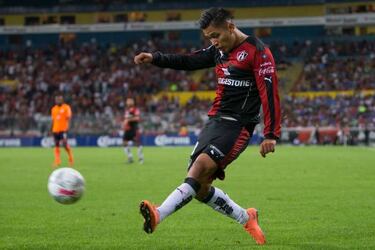 Chivas se llena de jugadores que pasaron por sus acérrimos rivales