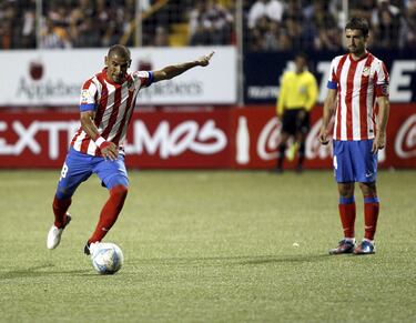 Jugó como rojiblanco la temporada 2012-13.