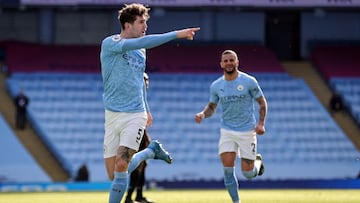 Manchester (United Kingdom), 27/02/2021.- John Stones (L) of Manchester City celebrates after scoring a goal during the English Premier League soccer match between Manchester City and West Ham United in Manchester, Britain, 27 February 2021. (Reino Unido)