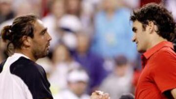 Federer no pudo continuar su racha de victorias pese a empezar ganando el primer set