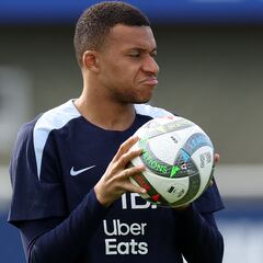 Deschamps medita dejar ‘solo’ a Mbappé contra España