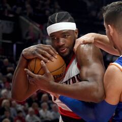 Lillard (30+4+5) no dio opción a los Knicks; Willy, titular, 10+8