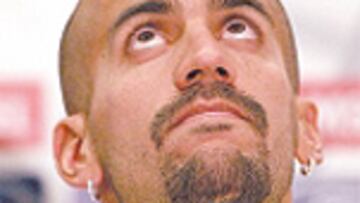 <b>DEFENSA.</b> El centrocampista argentino, que ha militado en varios equipos italianos, defendió a Cannavaro.