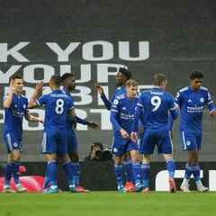 El Leicester roza la Champions y 'se alía' con el City en Old Trafford