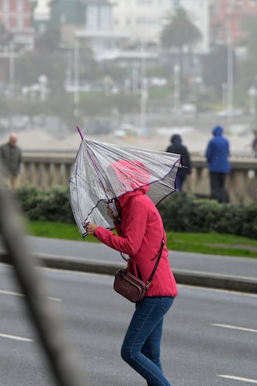 Alerta roja en la costa de A Coruña con olas de hasta diez metros