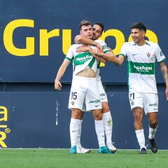 Álvaro Núñez lanza al Elche hacia Primera