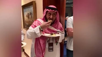 Príncipe de Arabia prueba tacos antes del combate de Andy Ruiz