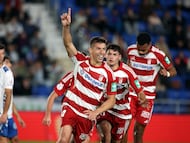Alcaraz celebra su gol al Tenerife en la Copa del Rey.