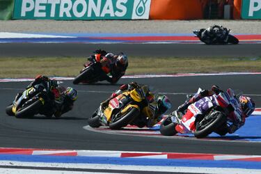 Marco Bezzecchi, Francesco Bagnaia y Jorge Martín durante el GP de San Marino.