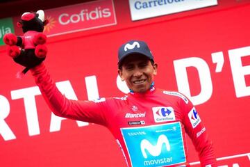 Nairo Quintana se enfundó el maillot rojo en la cima de Cortals d'Encamp.