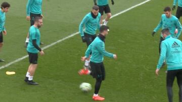 Es la 'Felizidane': baile de cintura de Asensio y empujón a Lucas